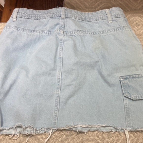 The cutest Jean skirt (mini) - Picture 2 of 2
